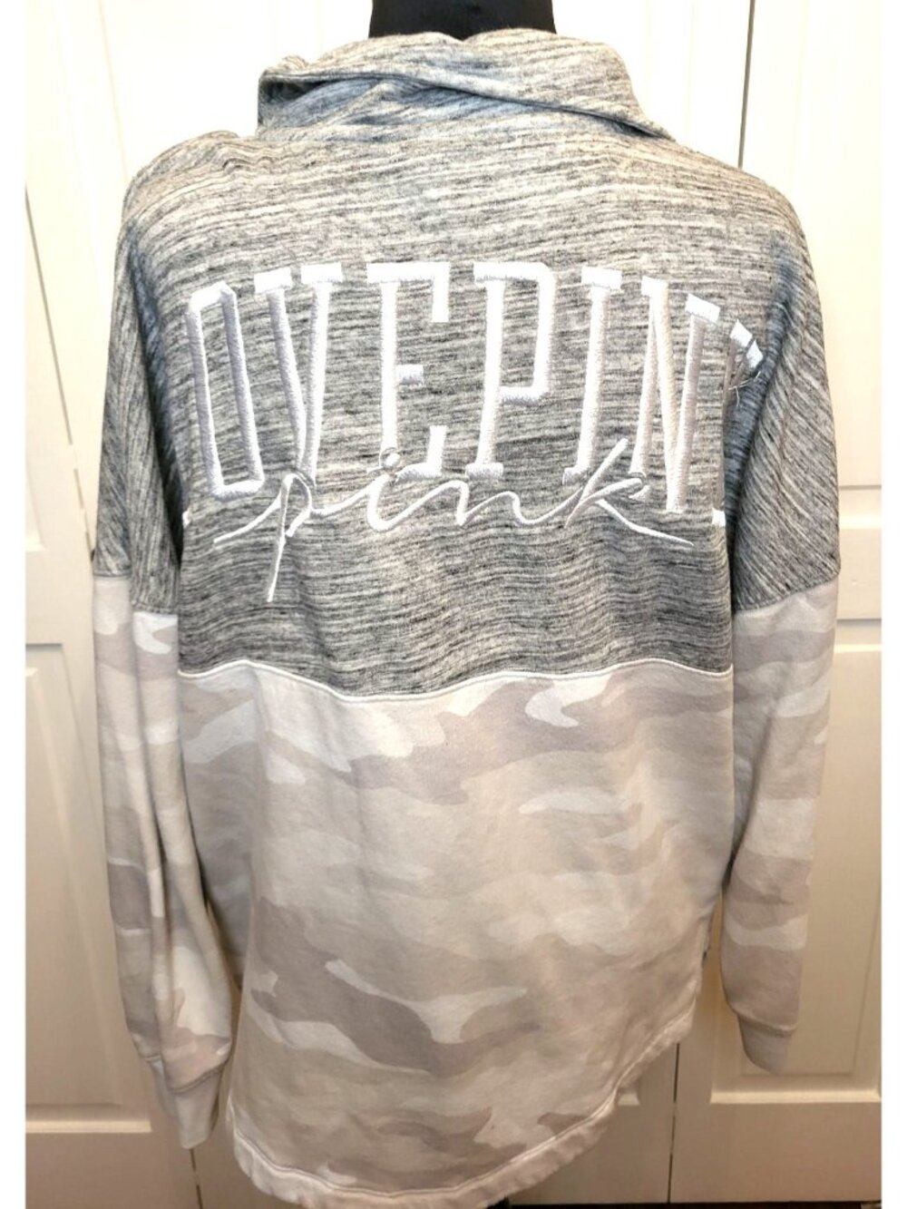 Victoria's Secret Pink S Gray Camo 1/4 Zip Pullover Streetwear Sporty Preppy